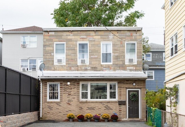 Building Photo - 129 71st St
