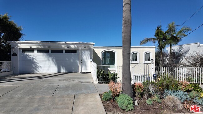 Building Photo - 8120 Billowvista Dr