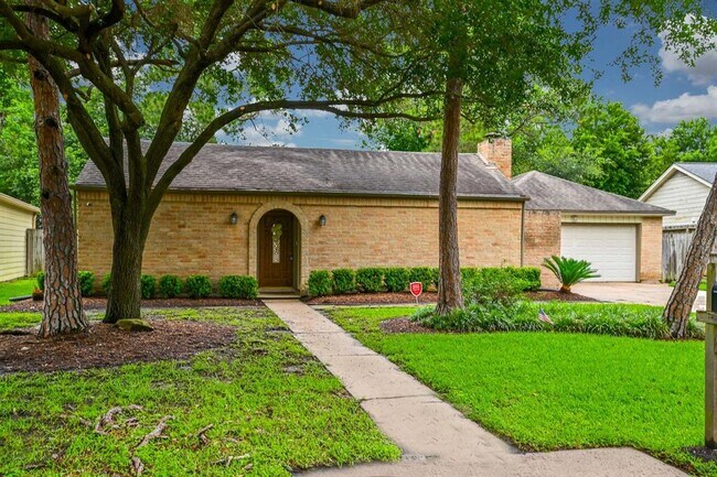 Building Photo - 2102 Briarcrest Dr