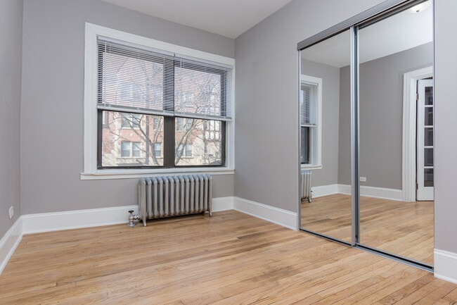 Foto del edificio - 8209 S Ellis Avenue (NEW)