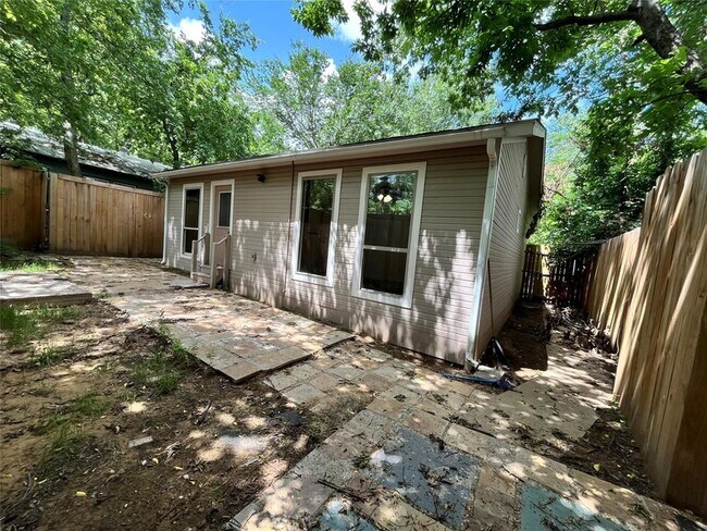 Building Photo - 1107 Peak Street