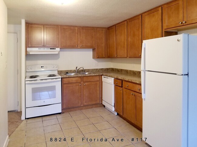 Foto del edificio - Great location off Leetsdale/Parker and Florida with lots of amenities such as AC, pool, hot tub,...