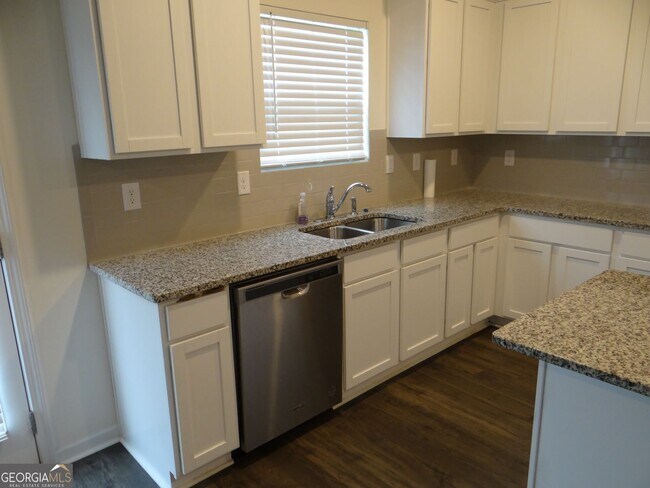 Foto del edificio - 3473 Hawthorn Farm Blvd