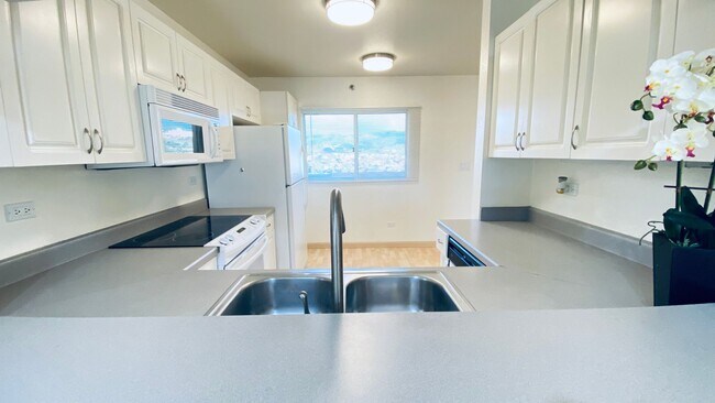 Foto del edificio - 2bd 2bath unit available now at Country Club Village 4!!