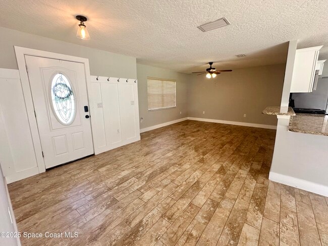 Foto del edificio - 2130 Garnet Ct