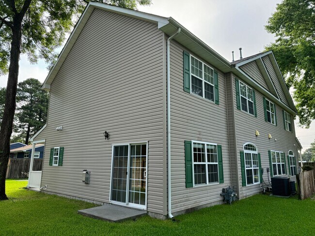 Foto del edificio - Large Three Bedroom Duplex_Kempsville Borough