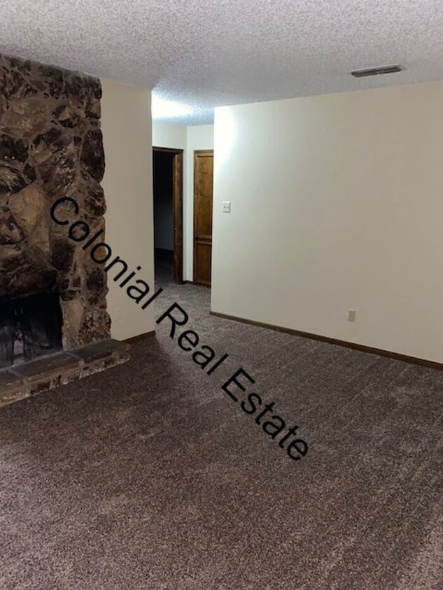 Foto principal - Cozy 2 bedroom 1 bathroom apartment with a...