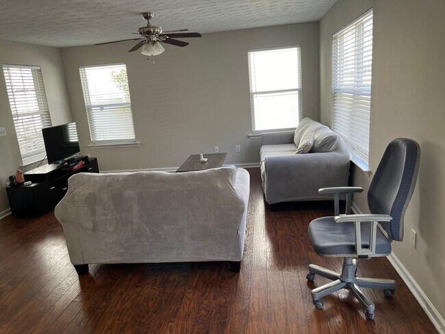 Foto del edificio - 2 Bedroom Single Family Home in Woodstock