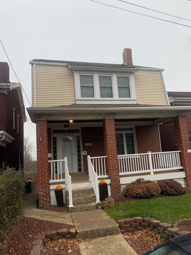 Beautiful Renovated 3/1.5 Home in Beechvie... - Beautiful Renovated 3/1.5 Home in Beechvie...