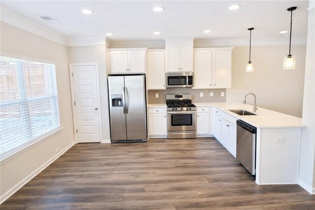 Building Photo - 5258 City Walk Dr