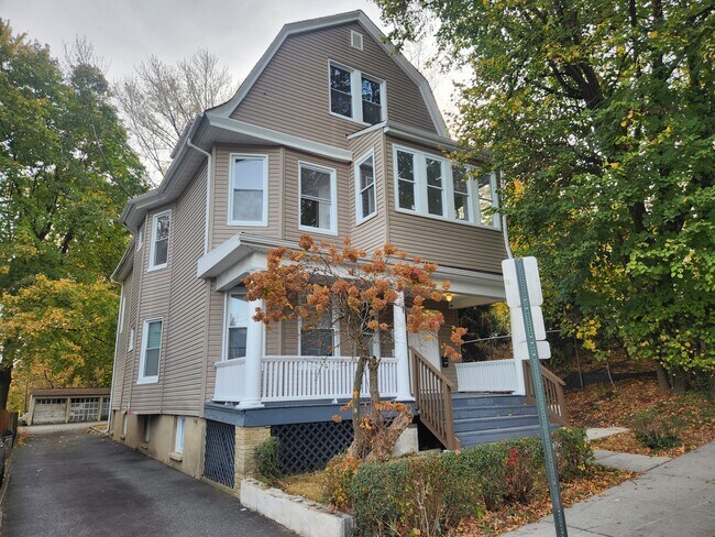 Building Photo - 68 Llewellyn Ave