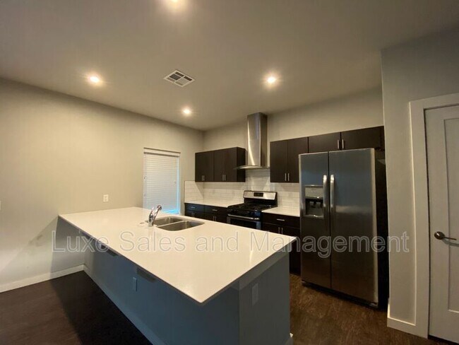 Building Photo - 17604 Sunny Hollow Rd