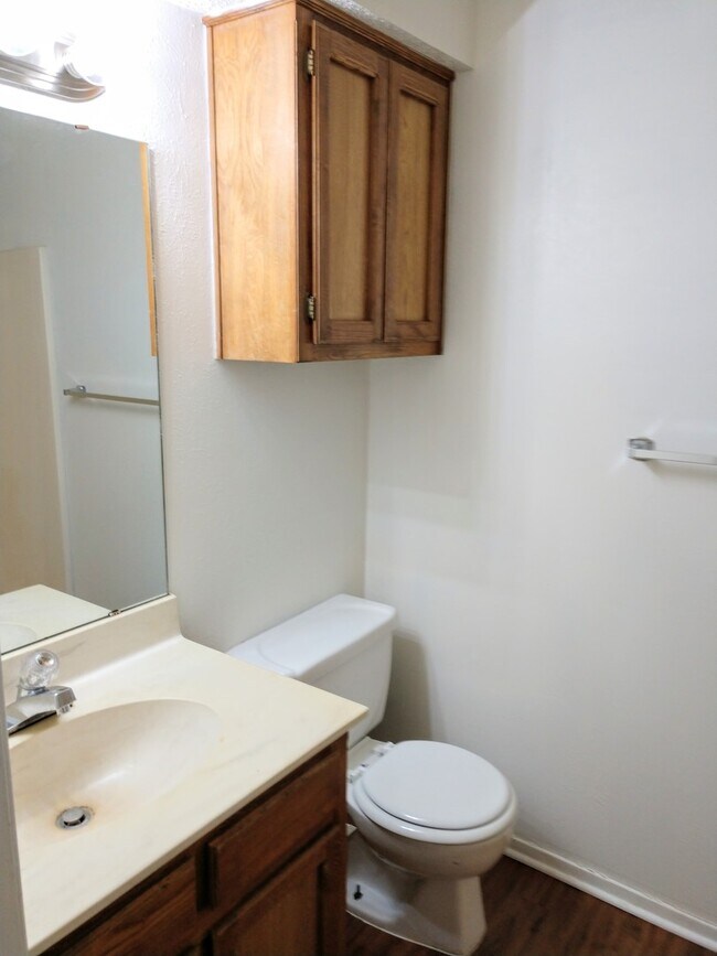Building Photo - 44444-011