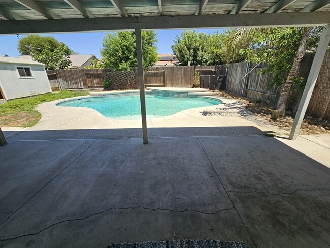 Foto del edificio - 5400 Sugar Pine Dr