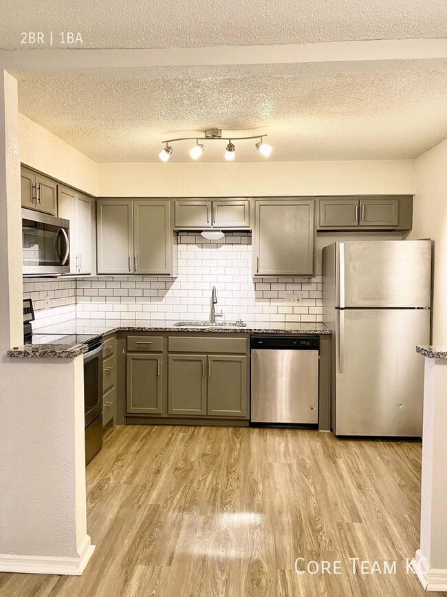 Building Photo - Spacious 2 Bedroom in Midtown