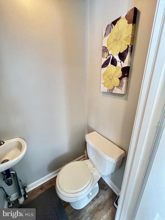 Building Photo - 125 Maple St