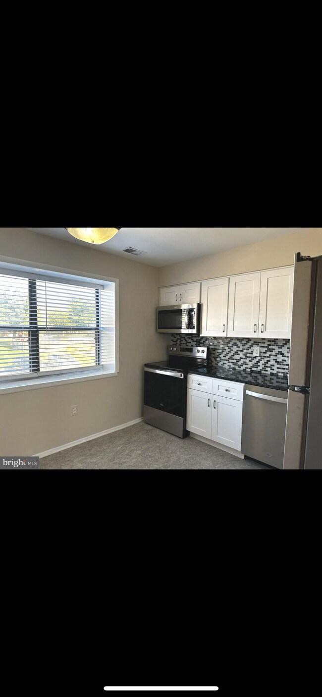 Building Photo - 909 Silver Ct