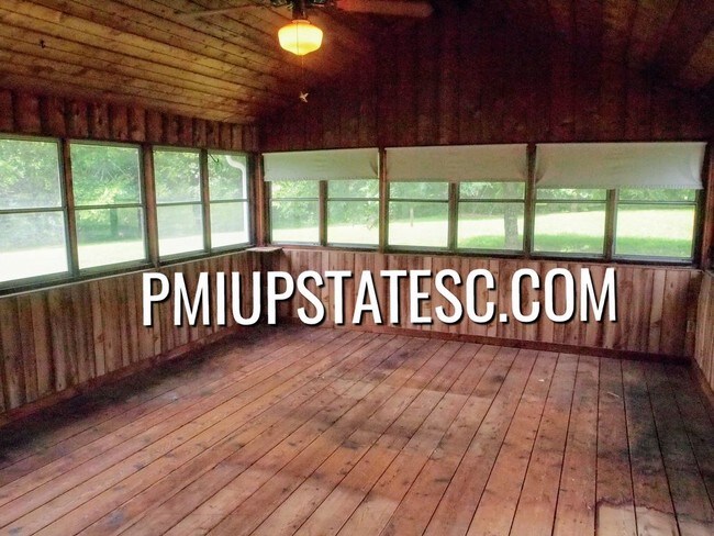 Building Photo - Large Lot Charming Home for Rent