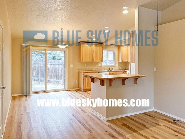 Foto del edificio - 1011 E Victory Rd