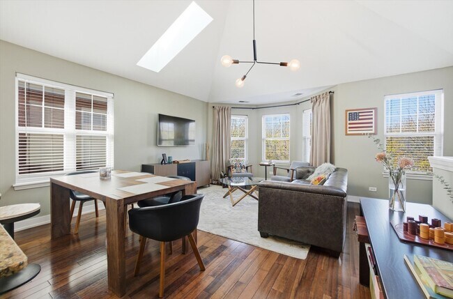 Foto del edificio - 639 W Elm St