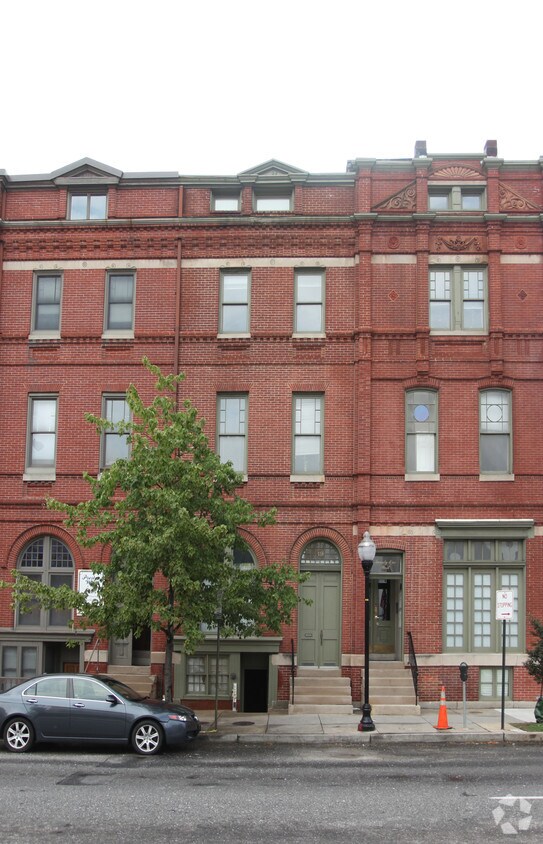 Primary Photo - 21 W Preston St