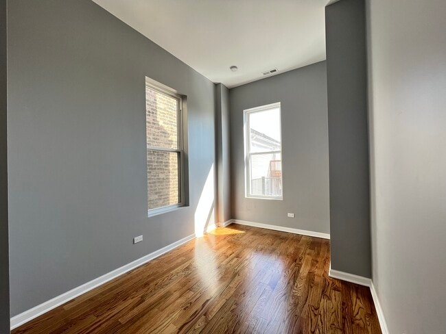 Building Photo - 303 W 24th St