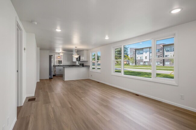 Foto del edificio - 4019 W 108th St