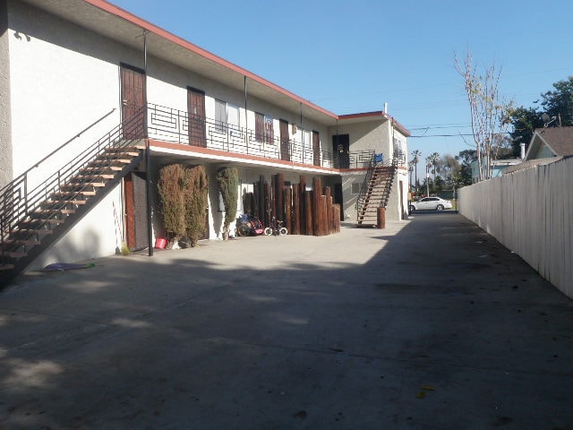 Building Photo - 968 N Loma Vista Dr