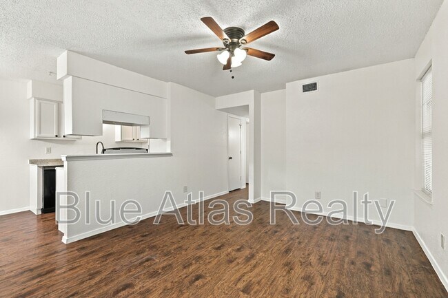 Foto del edificio - 5104 Herrick Ct