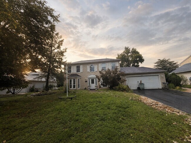 Building Photo - 8 Lindner Ln