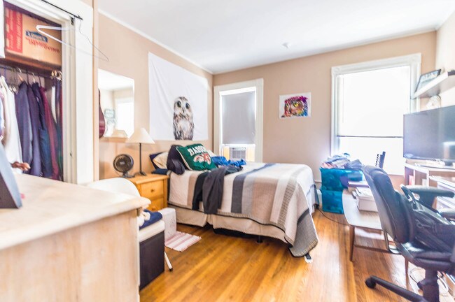 Building Photo - 4 Sparhawk St