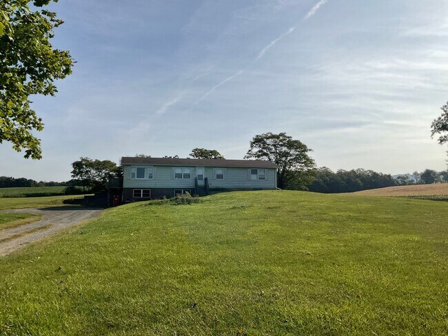 Building Photo - 3 br, 1.5 bath House - 115 HIGH MOUNTAIN ROAD