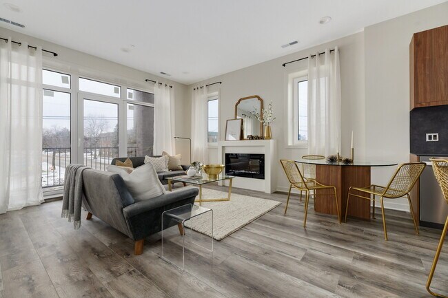 Foto del edificio - 760 E Irving Park Rd