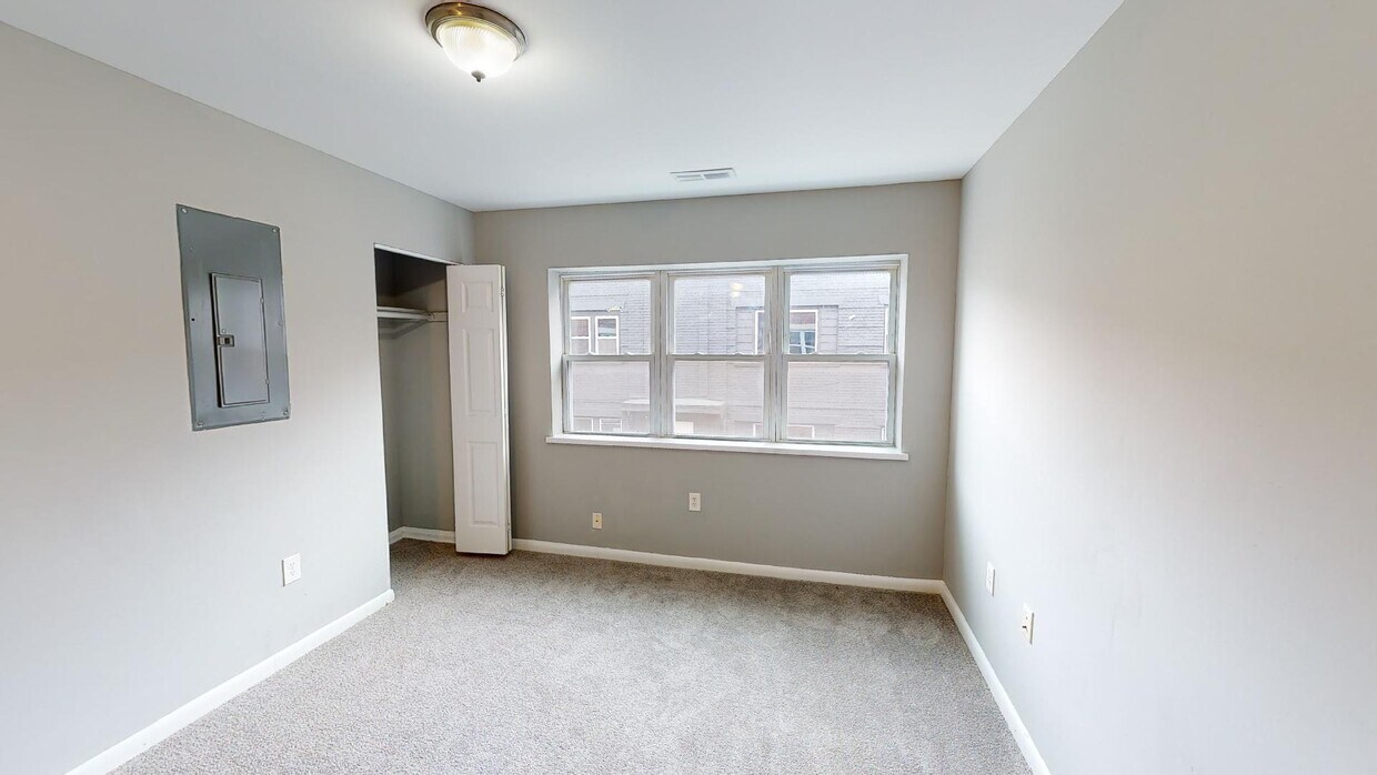 Foto principal - 4643 Hillside Rd SE