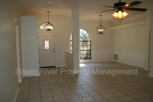 Foto del edificio - 6106 Pine Ave
