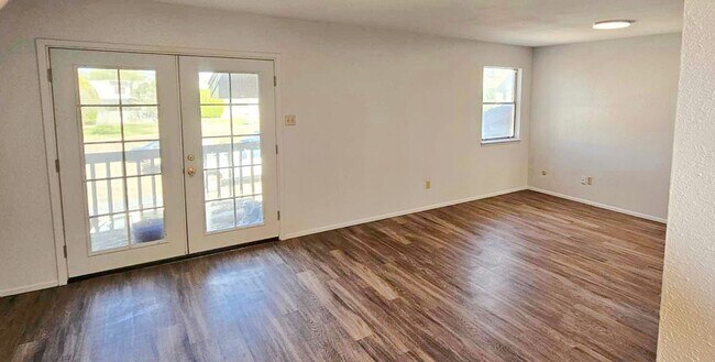 Foto del edificio - 724 Laurelwood Dr