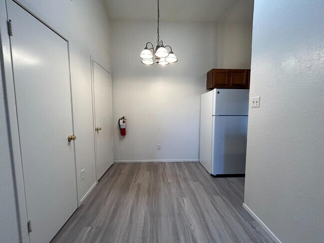 Building Photo - 125 N Troy Ave