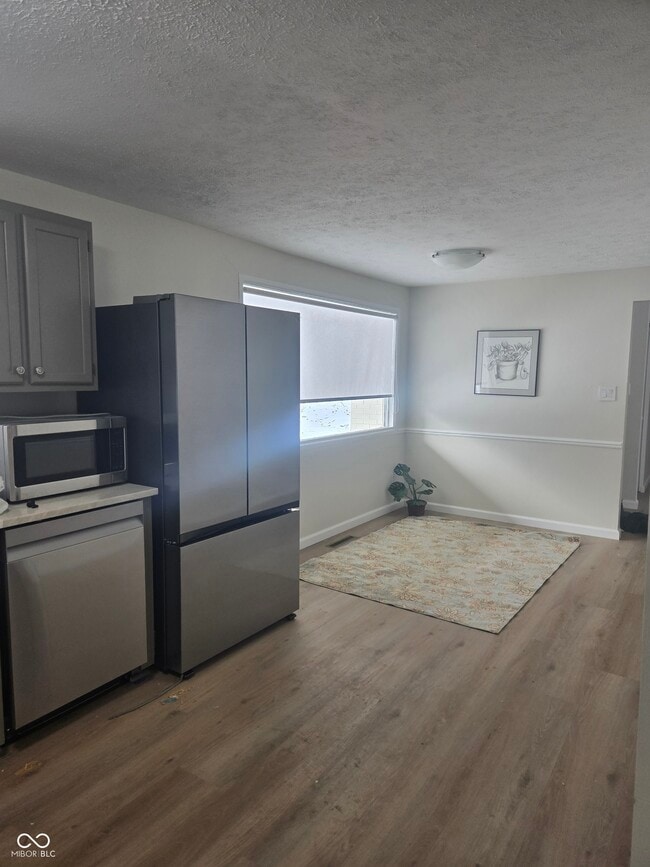 Building Photo - 10155 Orchard Park Dr W