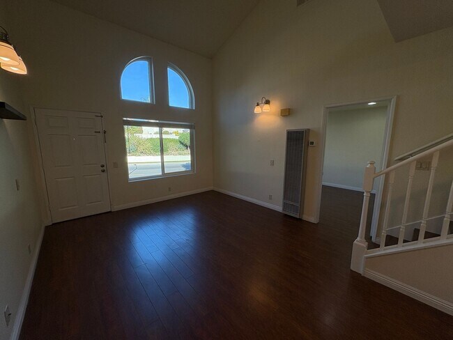Foto del edificio - One Bedroom with a Bonus Loft in UTC area!!