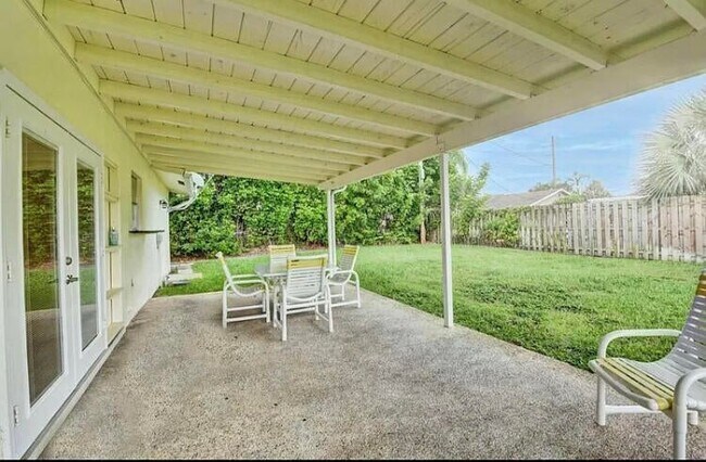 Building Photo - 214 SW 3rd St