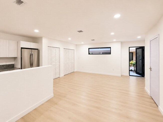 Foto del edificio - 552 NW 7th St