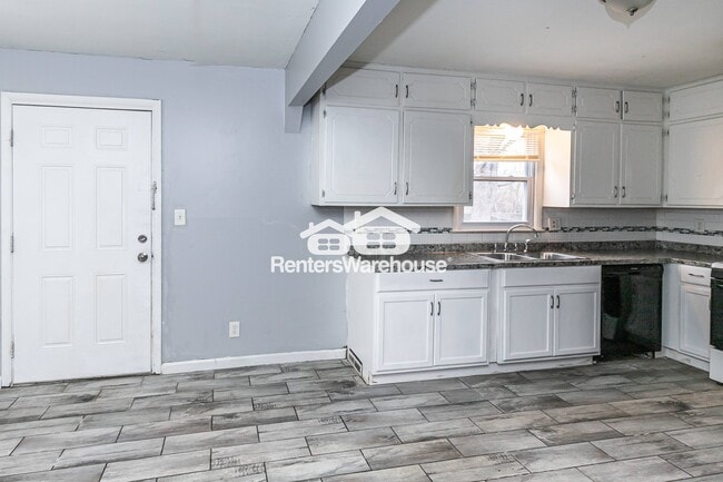 Building Photo - 10741 Cambridge Ave