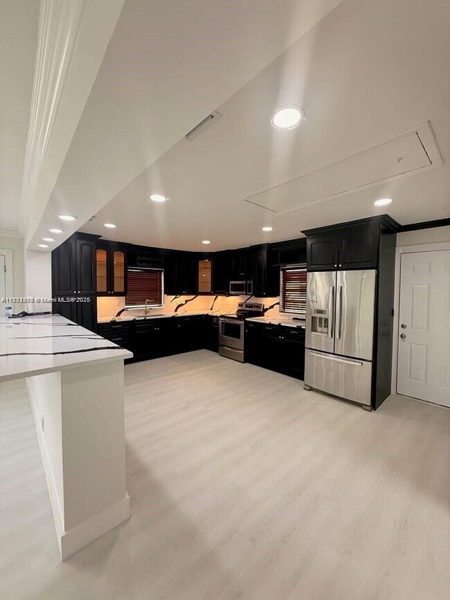 Foto del edificio - 4529 SW 24th St