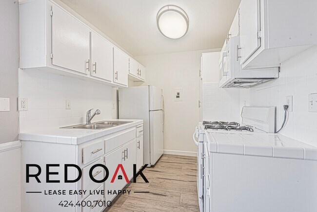Foto del edificio - 21833 Verne Ave