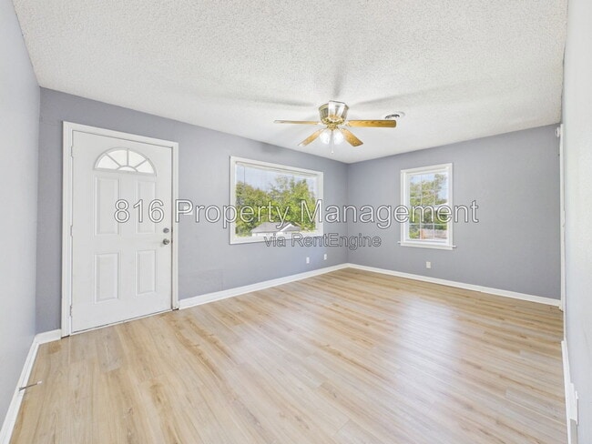 Building Photo - 5935 Cypress Pl