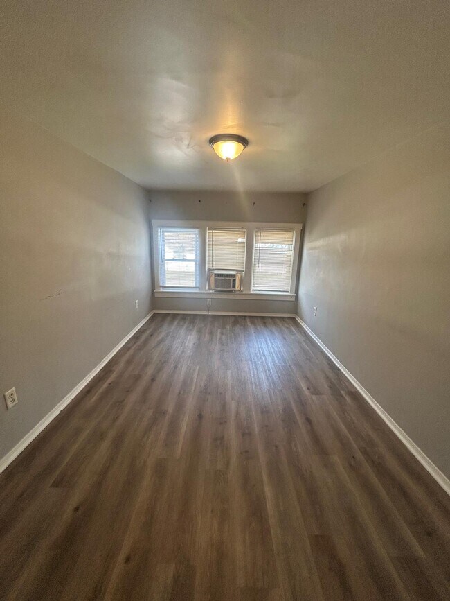 Foto del edificio - 4030 Taylor Blvd