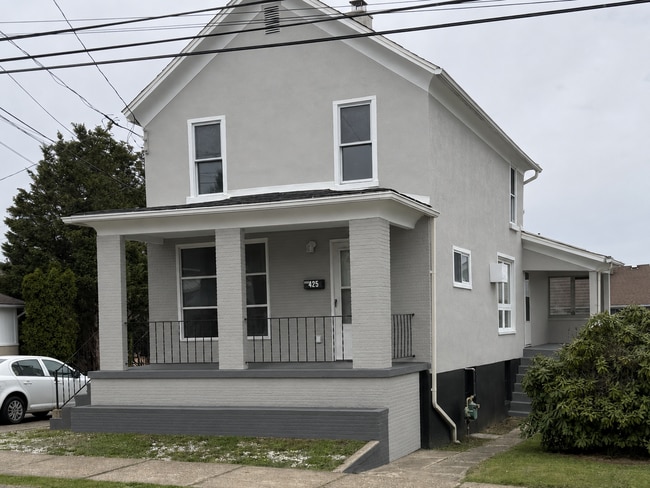 Building Photo - 425 W Grace St