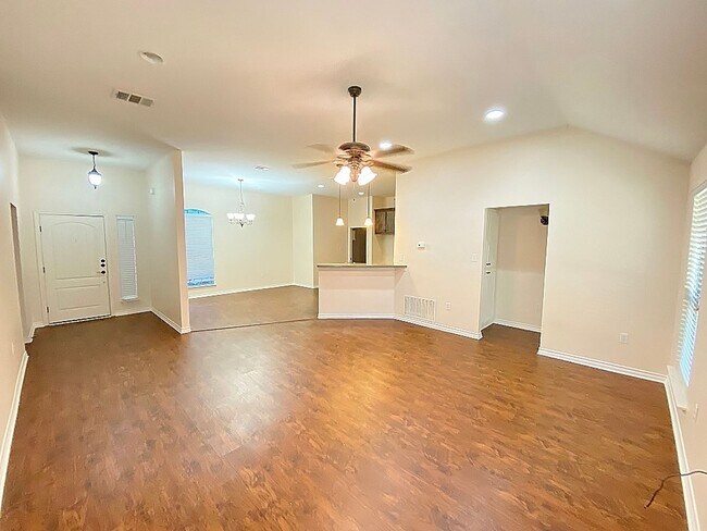 Foto del edificio - Beautiful 3/2/2 in Lewisville For Rent!