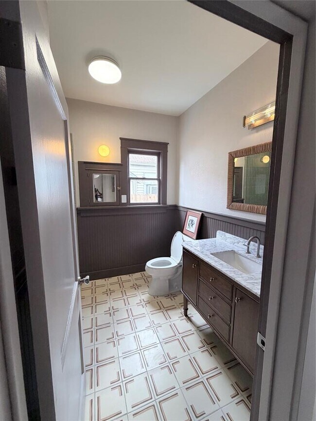 Foto del edificio - 1914 W Magnolia Ave