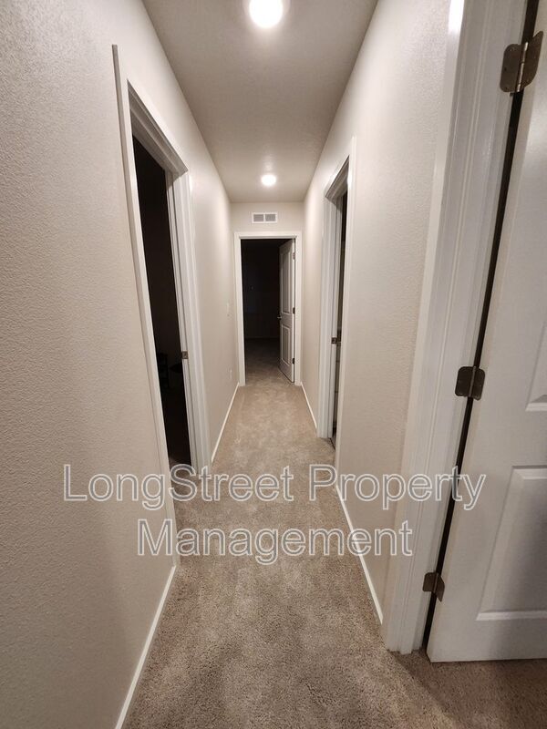 Foto del edificio - 412 Lost Lake St NE